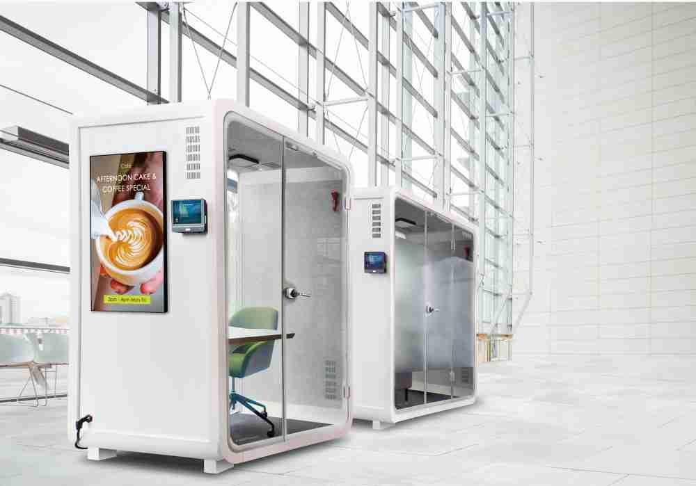 尊龙集团子公司达擎之智慧行动办公舱，，，，采用PDLC智能调光玻璃设计，，透过通电与断电的电流切换，，呈现透明与雾面效果，，具节能降耗特性并兼顾隐私，，，，确保信息安全