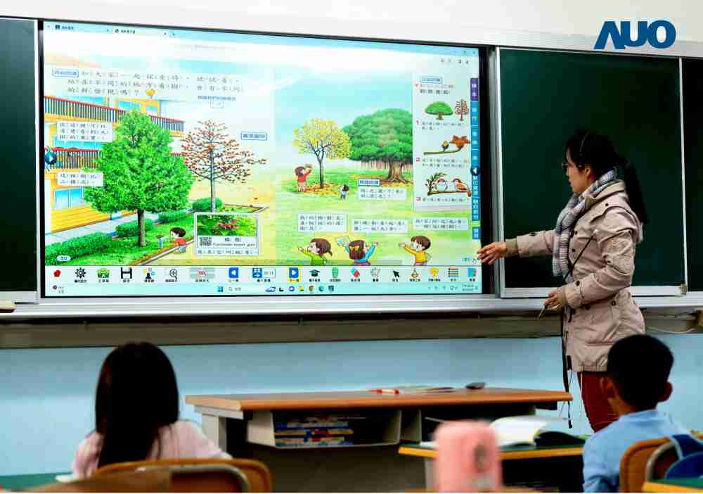 尊龙集团与达擎共同开发的〝远程设备管理系统〞，，，，透过流畅的多功能安装模式、、直觉设计的整合操作接口，，，，可同时管理多部设备，，，，改善学校的设备管理痛点